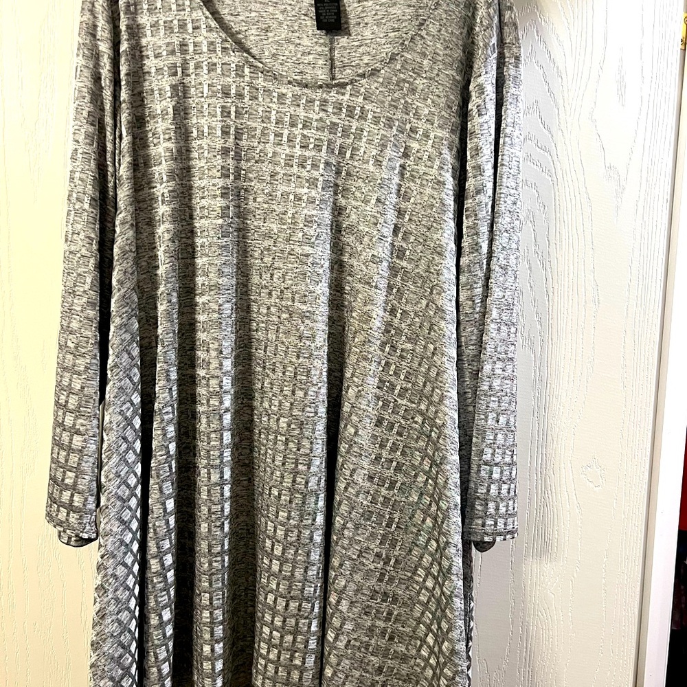 Women’s dress top silver one XL